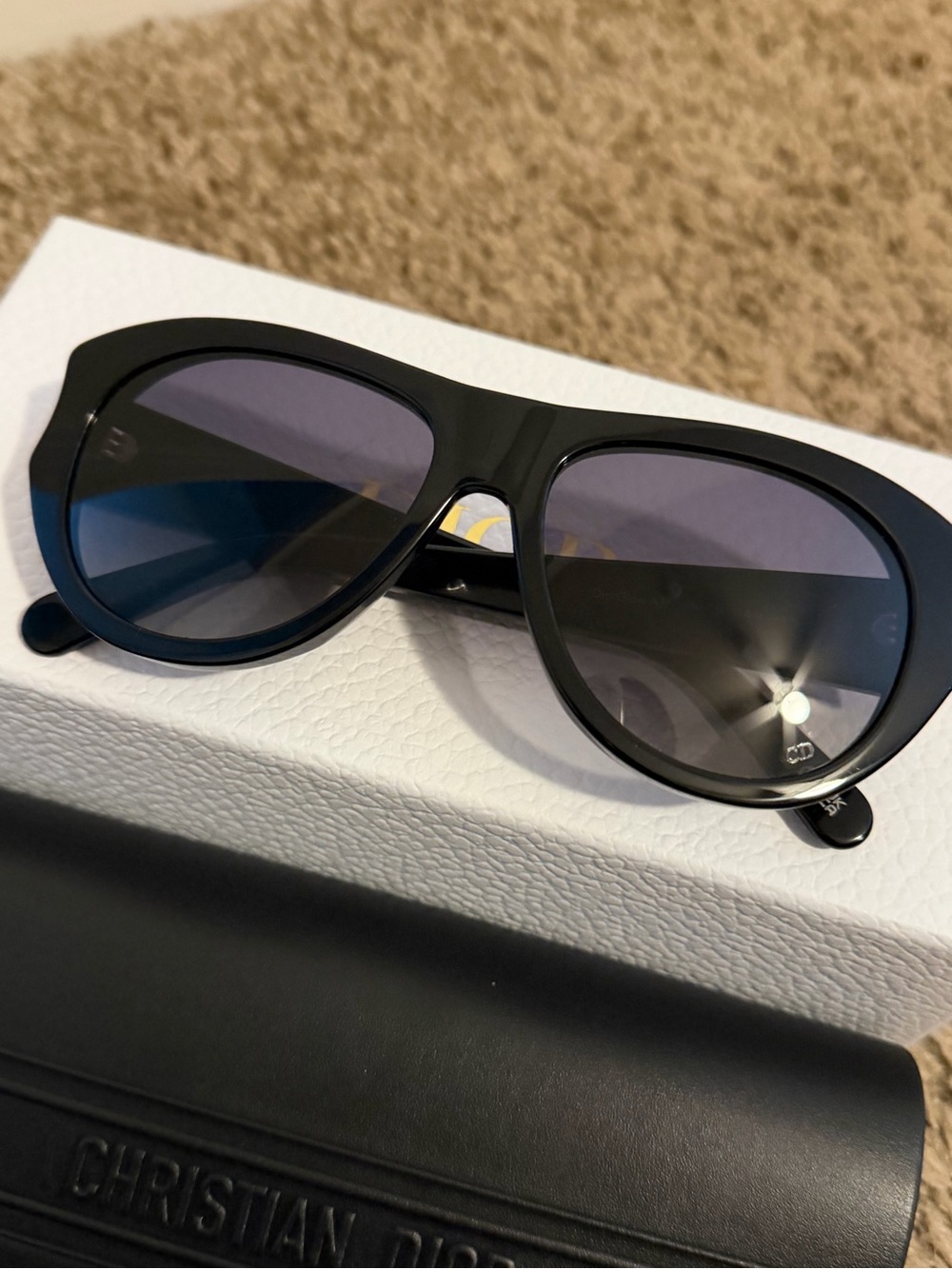 DiorGlow A1I 
Shiny Black Pilot Sunglasses